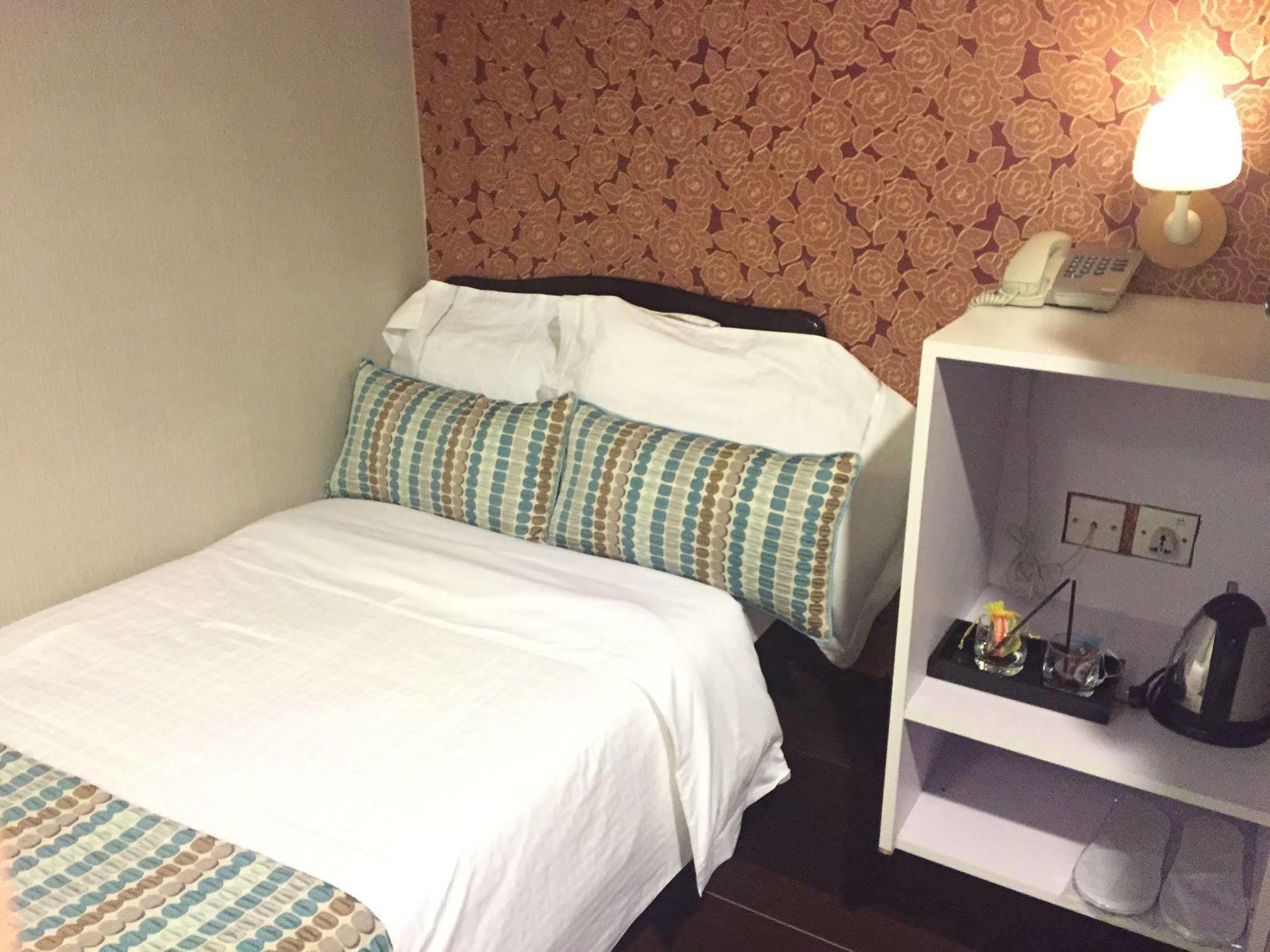 California Hotel Hong Kong Esterno foto